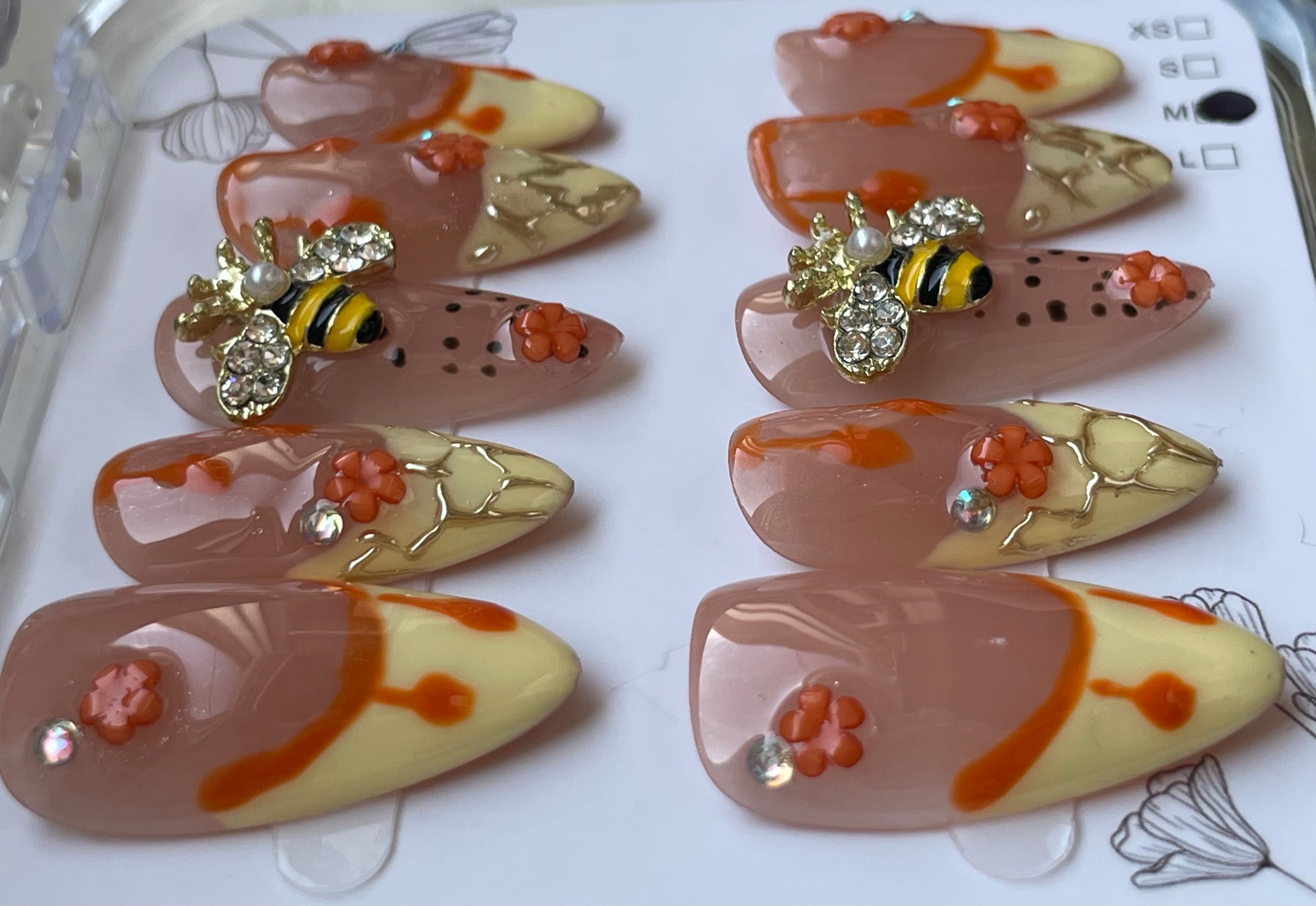 Bee charm