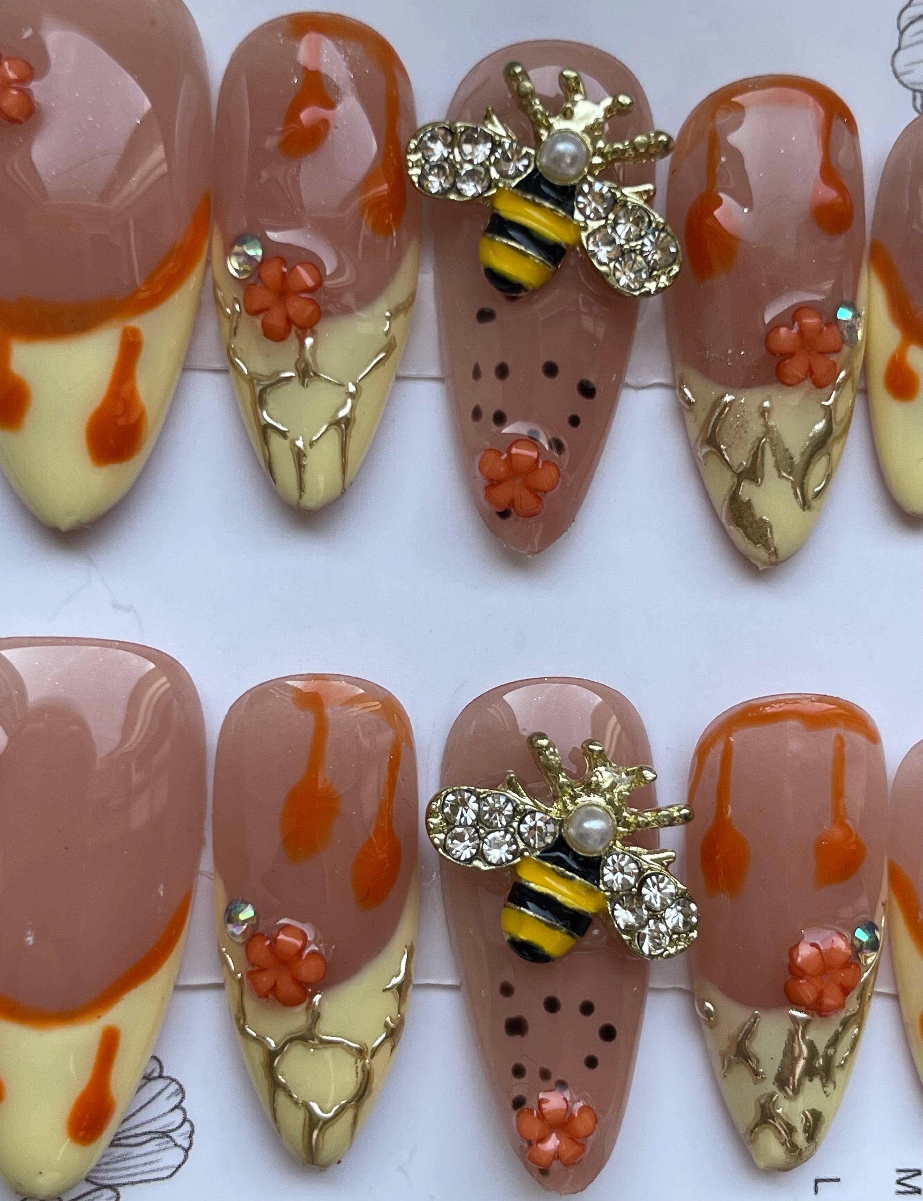 Bee charm