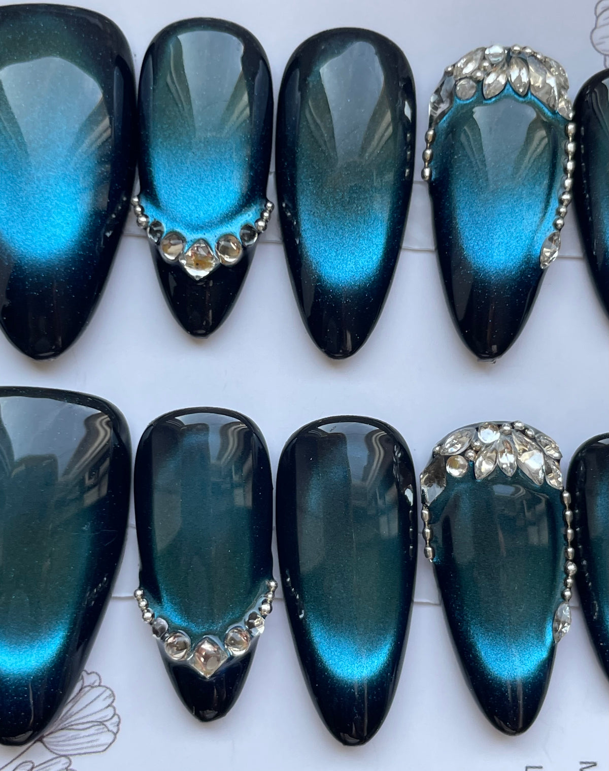 Sapphire cat eye gem
