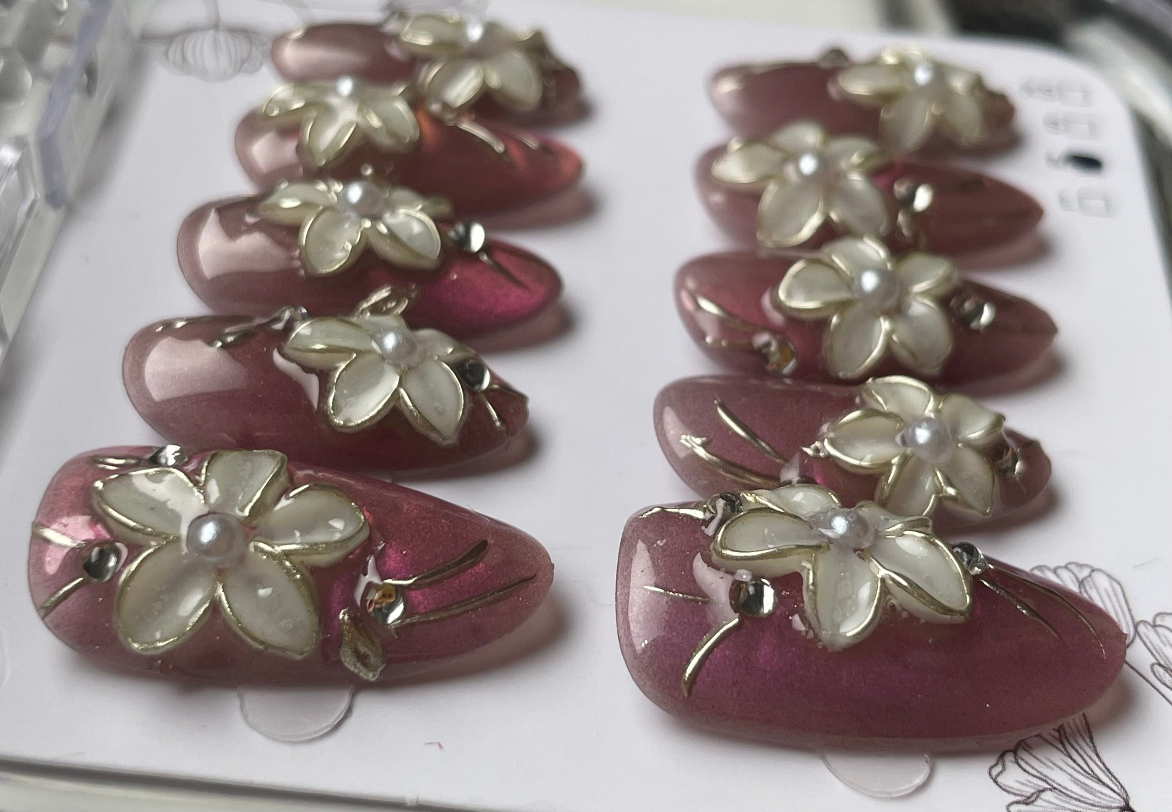 Mauve cat eye 3D
